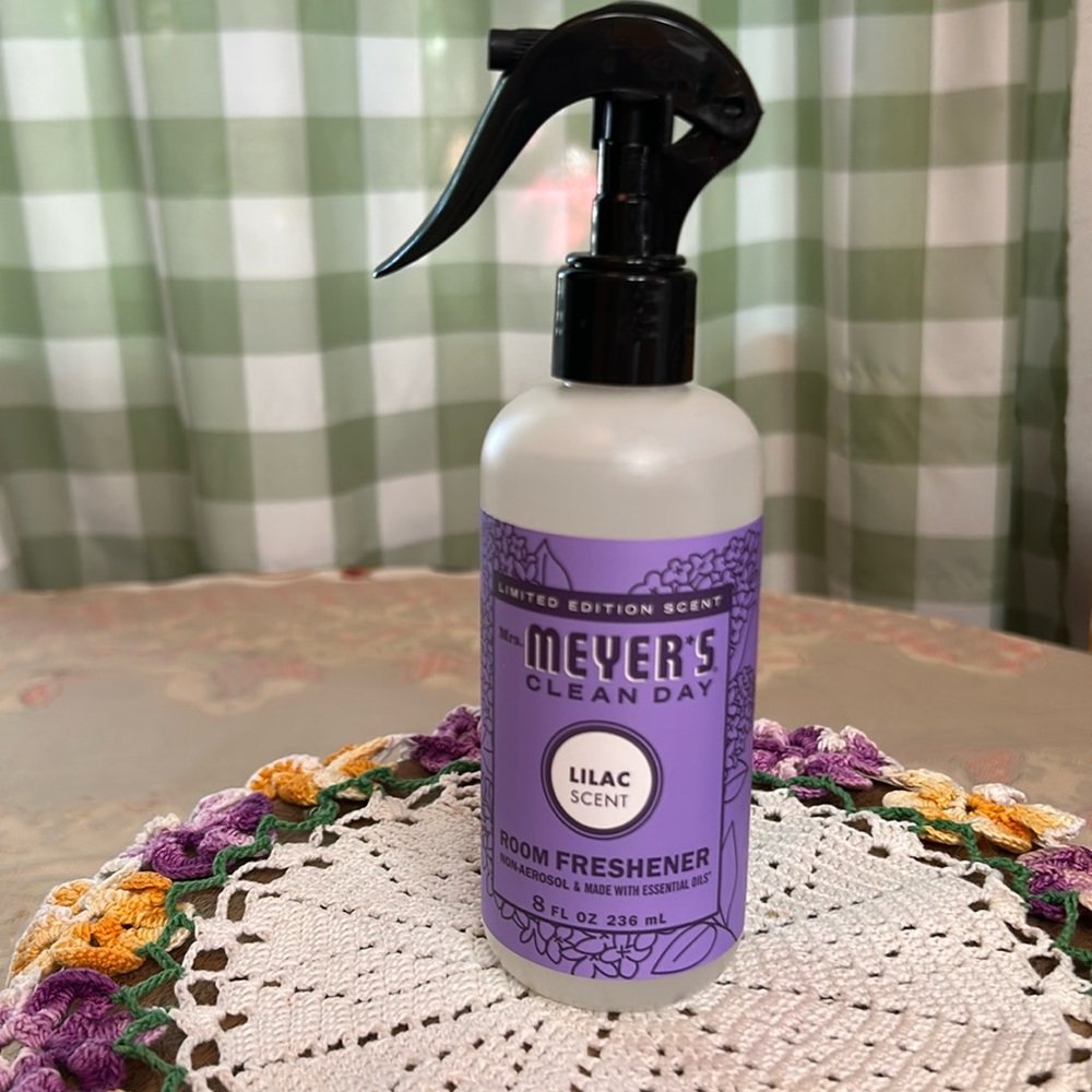 Mrs. Meyer’s Clean Day Limited Edition Scent LILAC Scent Room Freshener 8 Oz New